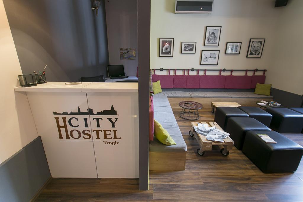 City Hostel Трогир Экстерьер фото