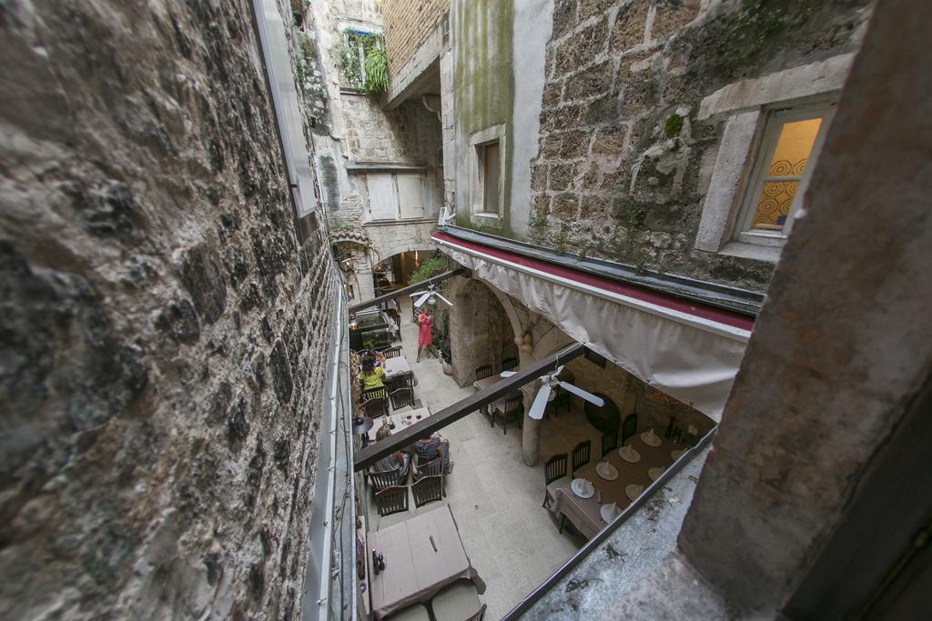 City Hostel Трогир Экстерьер фото
